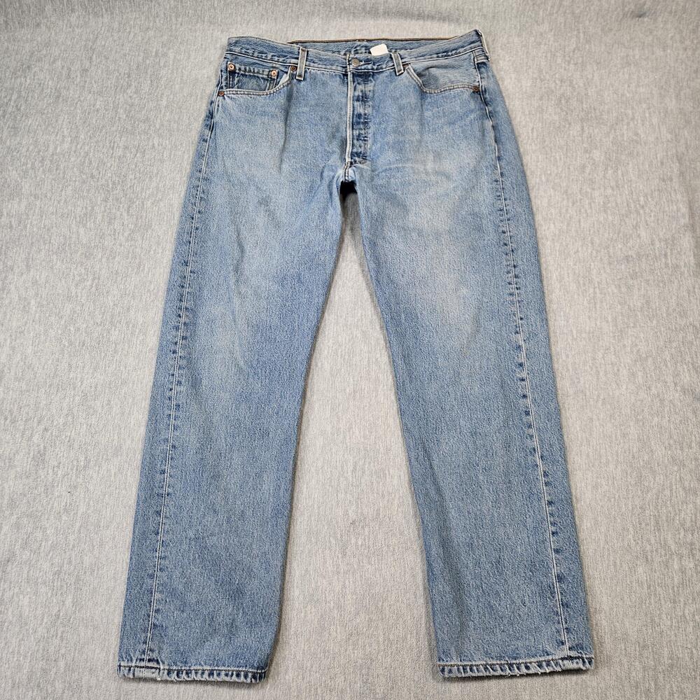 Vintage Levis 501 Jeans Mens 38x32 Blue Classic Straight Light Wash Y2K